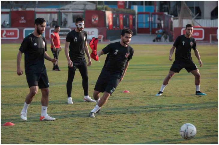 أكرم توفيق خلال مران الأهلي